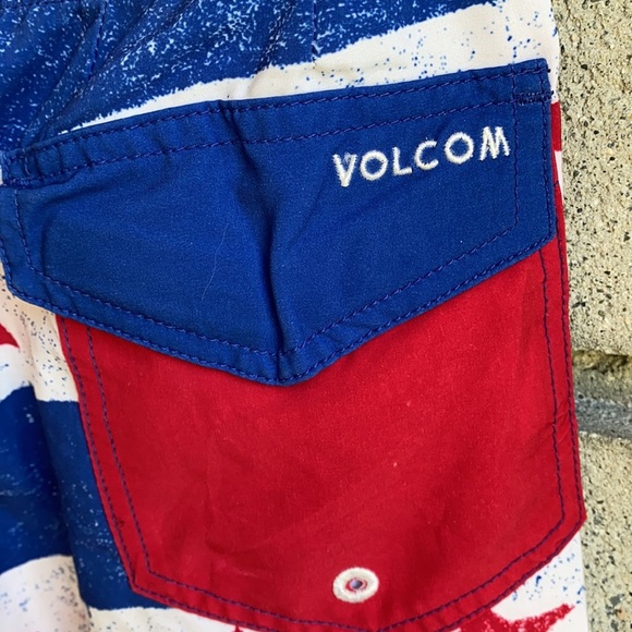 Sz 10 Kids Volcom “Pure Function” Boardies - Picture 10 of 11